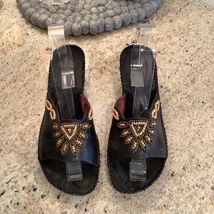 Clarks Artisan Black Leather Wedge Sandals Size 6.5 Beaded